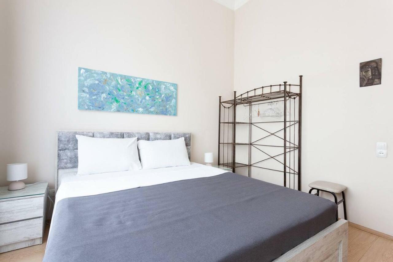 Wehost Apartment On A Colorful Street Tbilisi Bagian luar foto