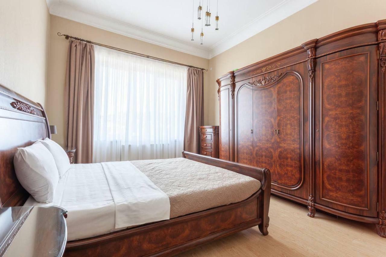 Wehost Apartment On A Colorful Street Tbilisi Bagian luar foto