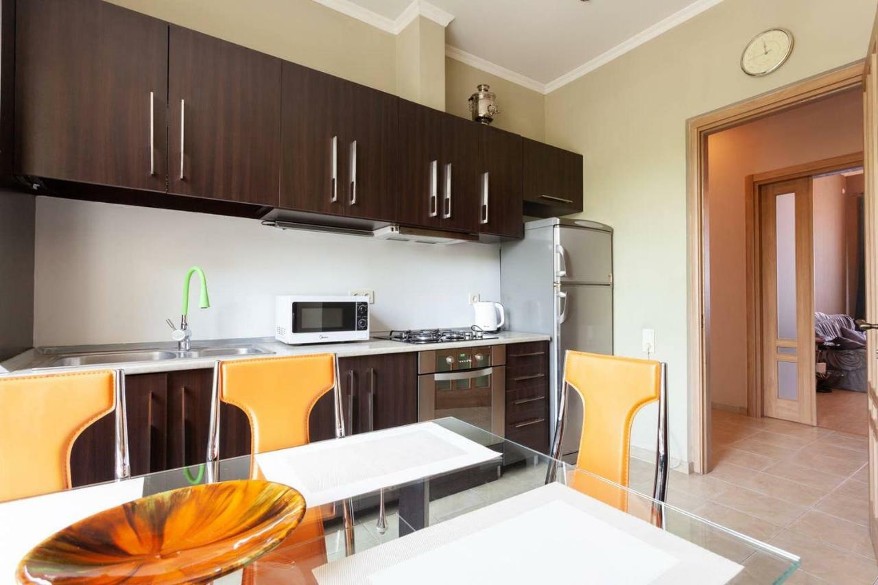 Wehost Apartment On A Colorful Street Tbilisi Bagian luar foto
